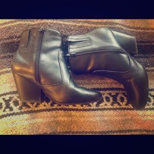 Jeffrey Campbell Booties sz 7